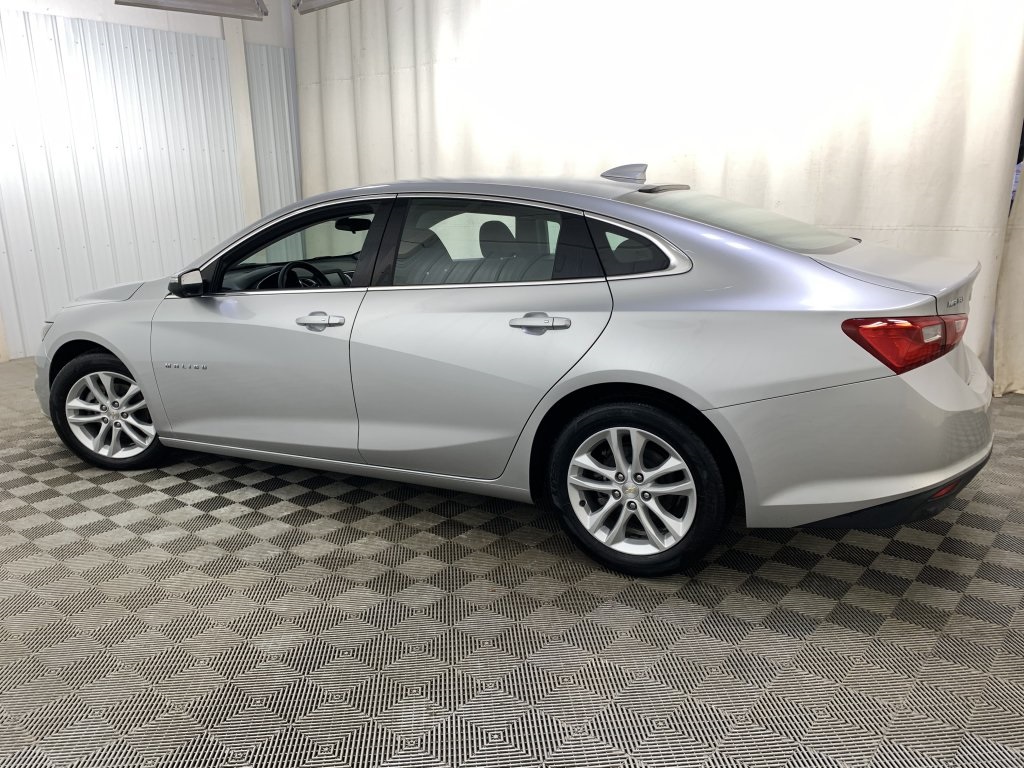 Pre-Owned 2017 Chevrolet Malibu LT FWD